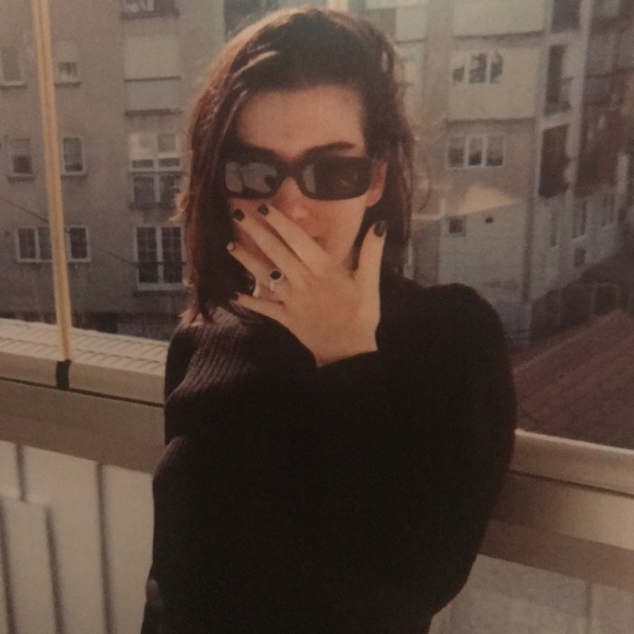 Meet your Posher, Donika - Picture 1 of 1